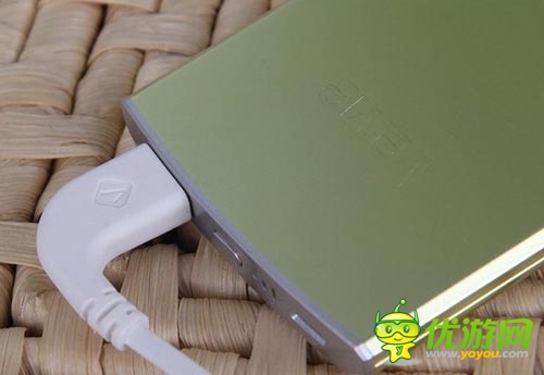 玩手游不用電？ 《勇者前線》讓你電力十足