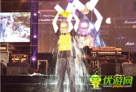 周鴻祎完成冰桶挑戰(zhàn)，挑戰(zhàn)馬化騰